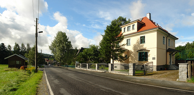 Blick auf das Kanzleigebäude in Putzkau